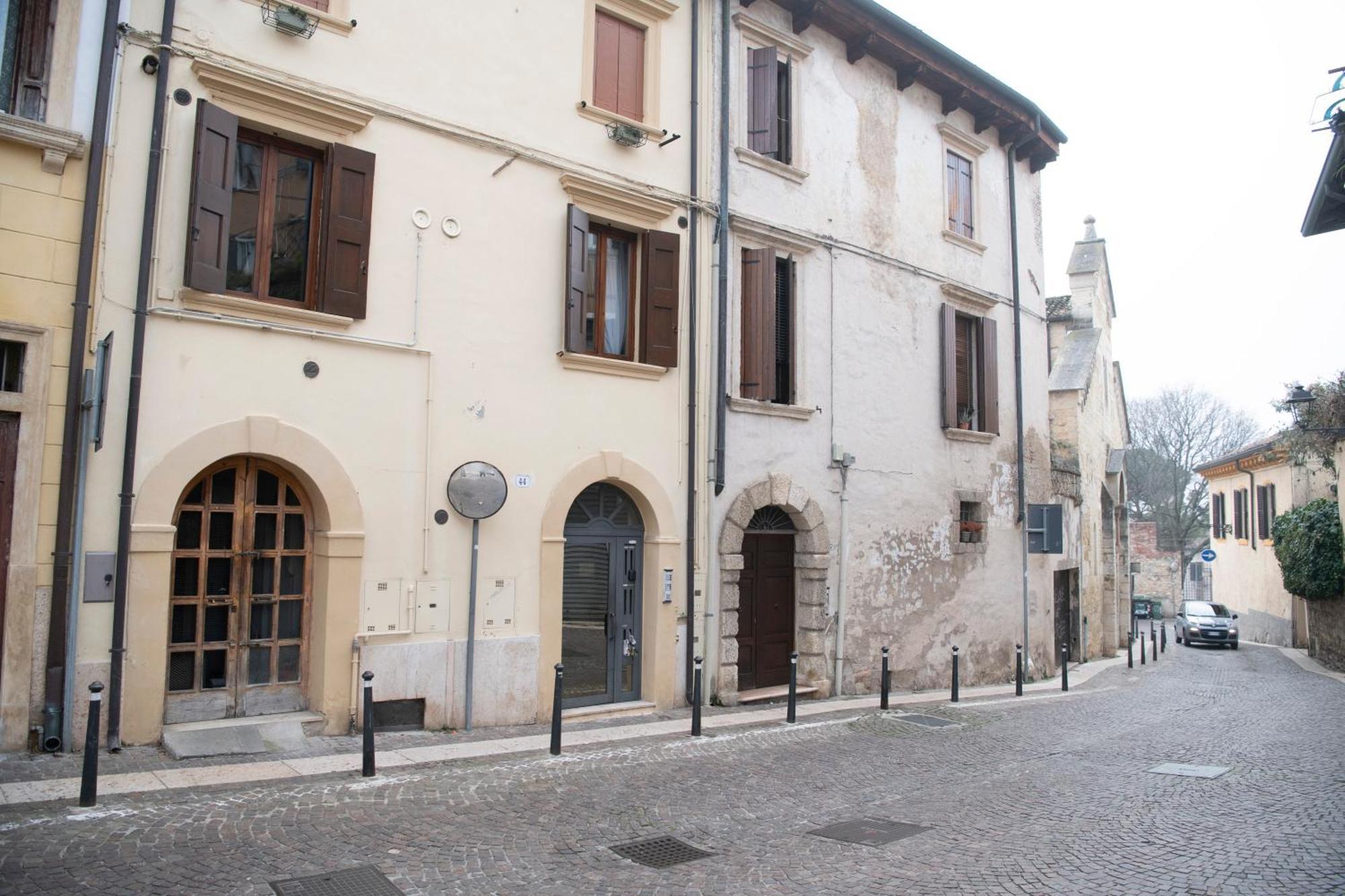Ai Piedi Del Castello / 4Pl / Apt. Full فيرونا المظهر الخارجي الصورة