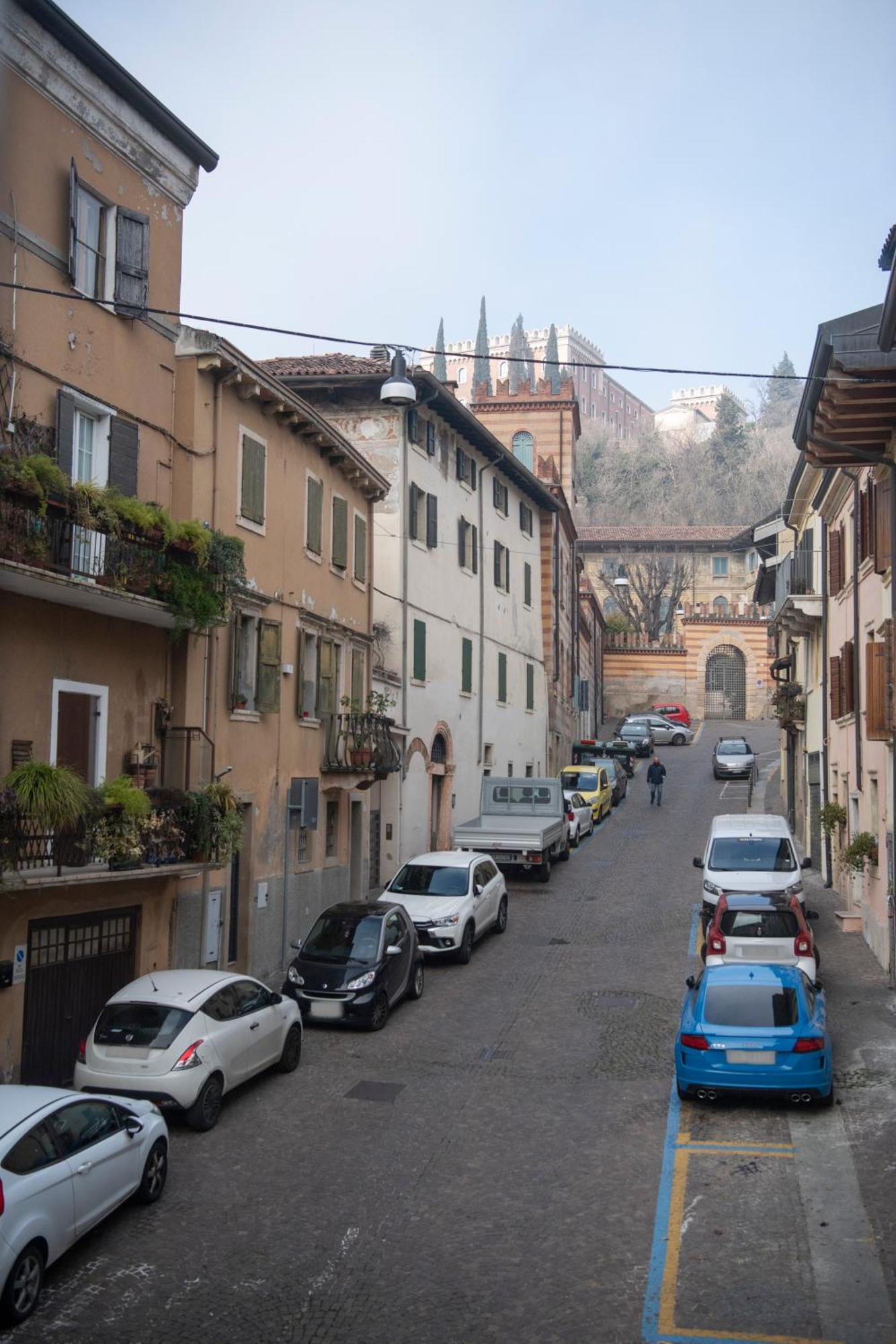 Ai Piedi Del Castello / 4Pl / Apt. Full فيرونا المظهر الخارجي الصورة