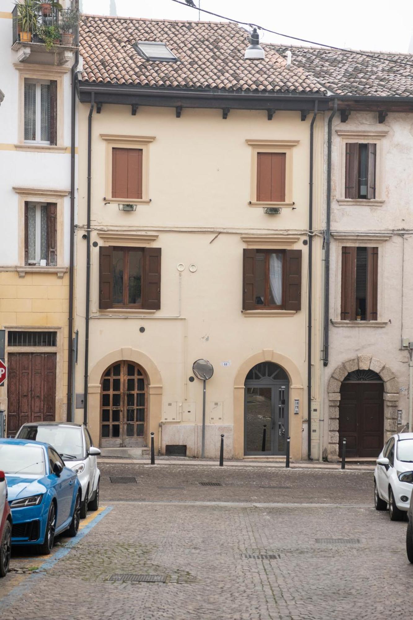 Ai Piedi Del Castello / 4Pl / Apt. Full فيرونا المظهر الخارجي الصورة